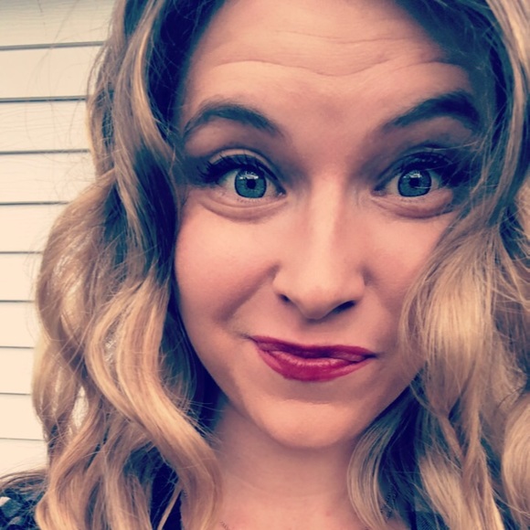 Meet your Posher, Jen - Picture 2 of 2